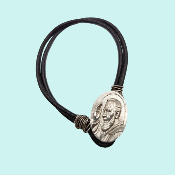 Bracciale in cuoio e medaglia PADRE PIO in Argento 925 rodiato.