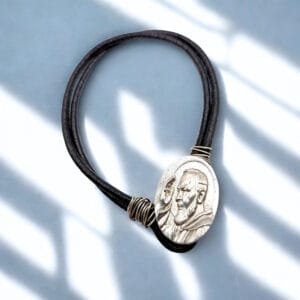 Bracciale in cuoio e medaglia PADRE PIO in Argento 925 rodiato.