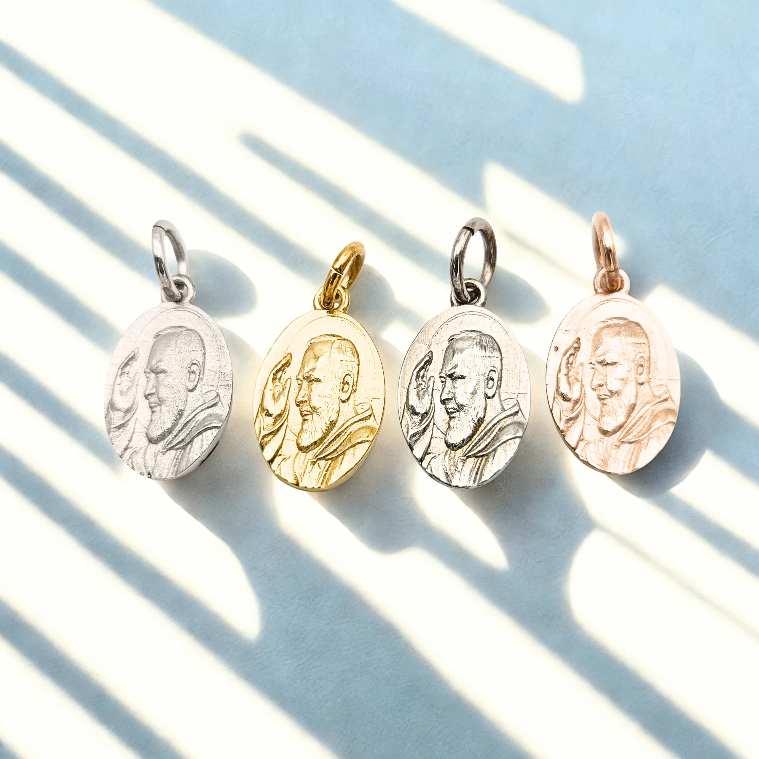 Medaglia volto Padre Pio in Argento 925 rodiato. - immagine 3