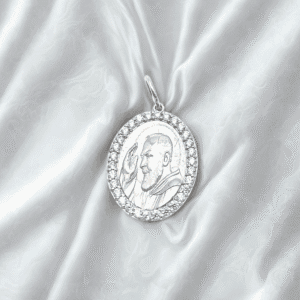 Medaglia Volto Padre Pio in Argento 925 rodiato con zirconi bianchi.
