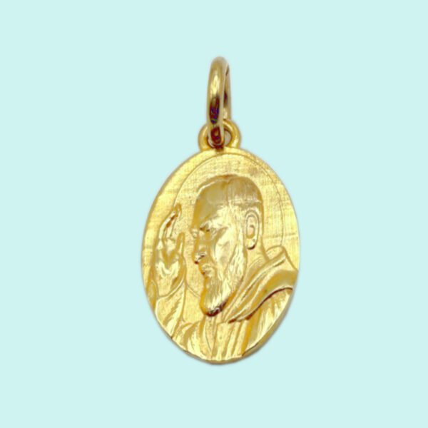 Medaglia volto Padre Pio in Argento 925 placcata in oro giallo.